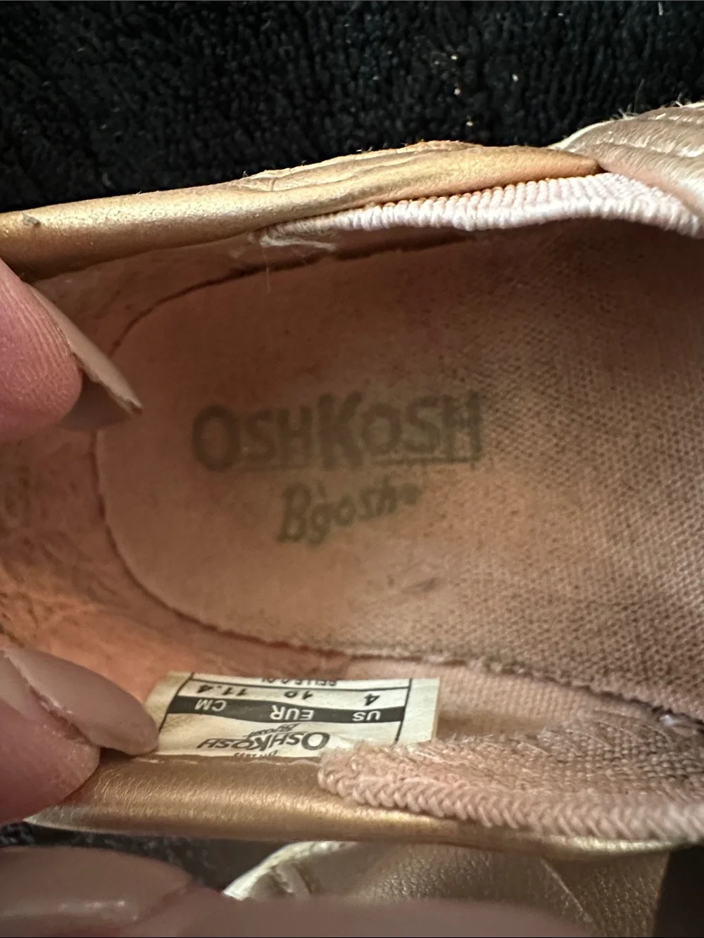 OshKosh B'gosh Metallic Gold Ruffle Slip-Ons SIze 4 adorable
